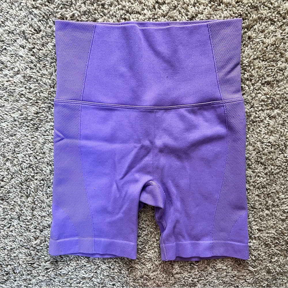 All in Motion Women's High Rise Seamless Rib Bike Shorts 6" Purple